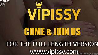 捷克美国黑发妹按摩变湿女同卧室玩