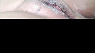 nem no banho ele me chupa os pés gostoso