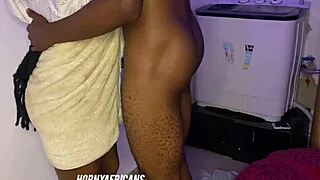 性感女佣换衣时快速猛插！