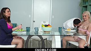 freeuse后妈Nina Dolci和继妹Jazmin Luv三人行狂干