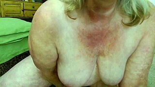 1190白胖翘臀Dawnskye脏话扣毛屄