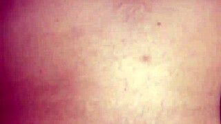 娇小拉丁辣妹被巨白屌后入撑爆