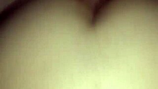 娇小拉丁辣妹被巨白屌后入撑爆