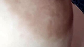 vuoi vedere il mio capezzolo da vicino sul piano?